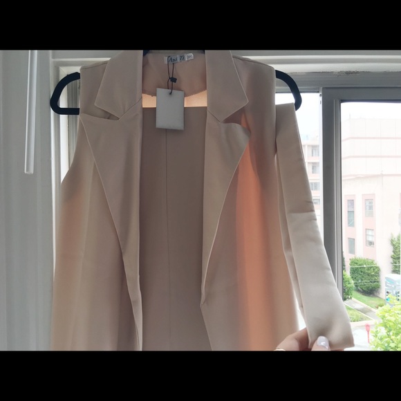 Beautiful suit - Picture 4 of 5